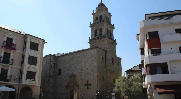 Basílica de Nuestra Señora de la Encina y su plaza en el casco antiguo de Ponferrada